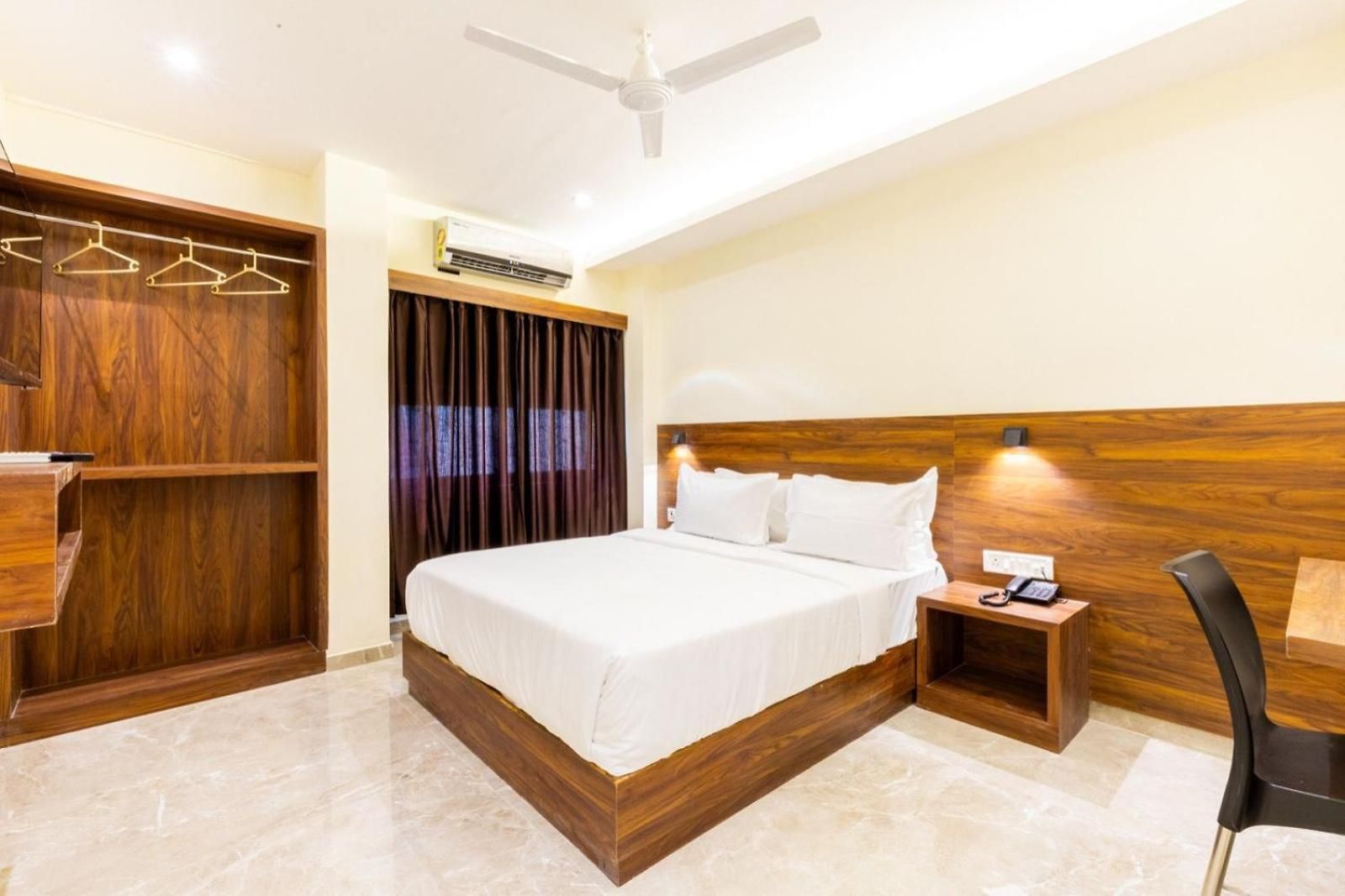 Antlers Near Borivali Railway Station Guest house