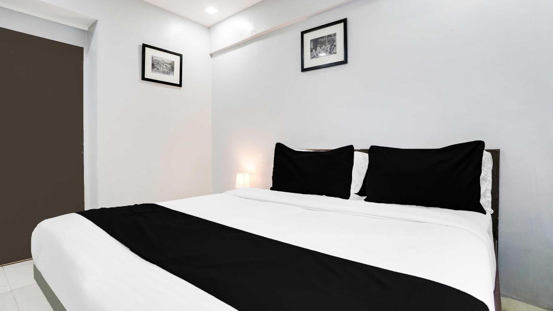 Townhouse Andheri Near Airport We 3*