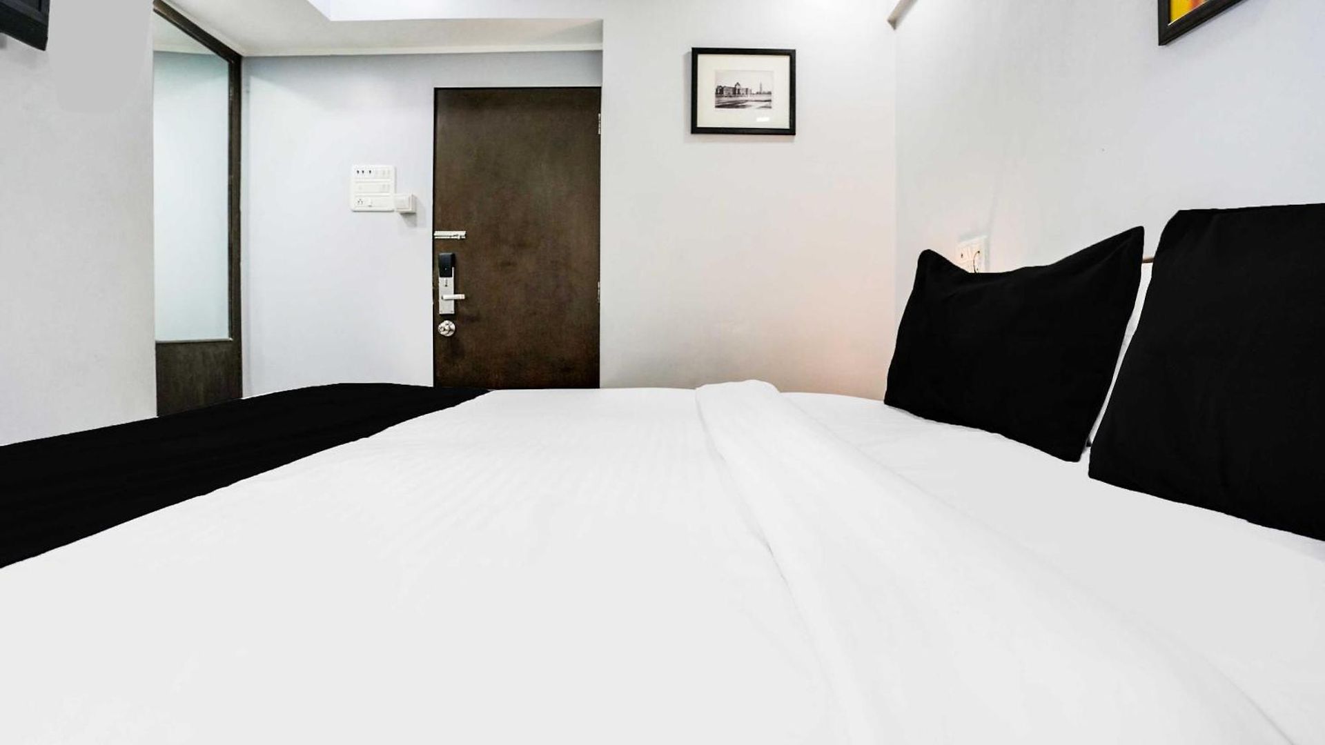 Townhouse Andheri Near Airport We Mumbai