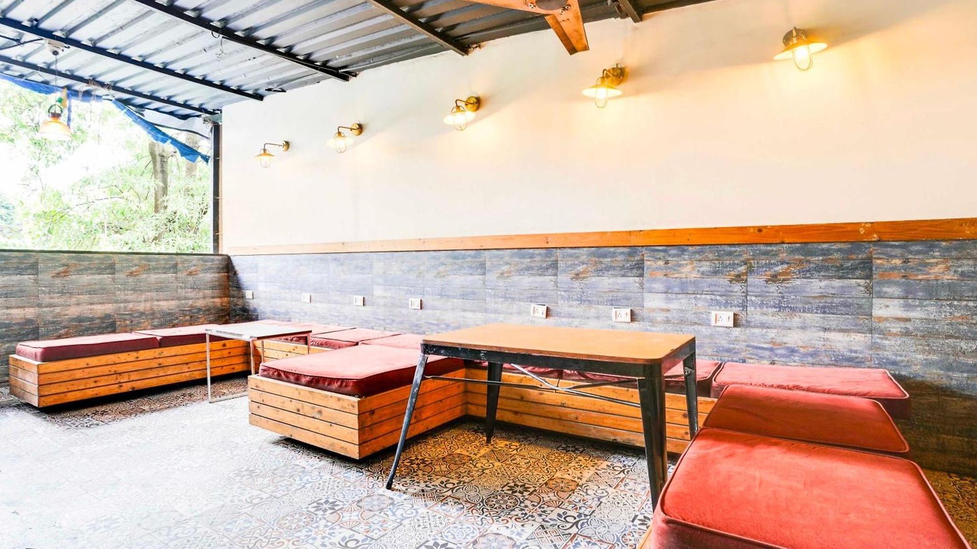Townhouse Andheri Near Airport We Hotel 3*