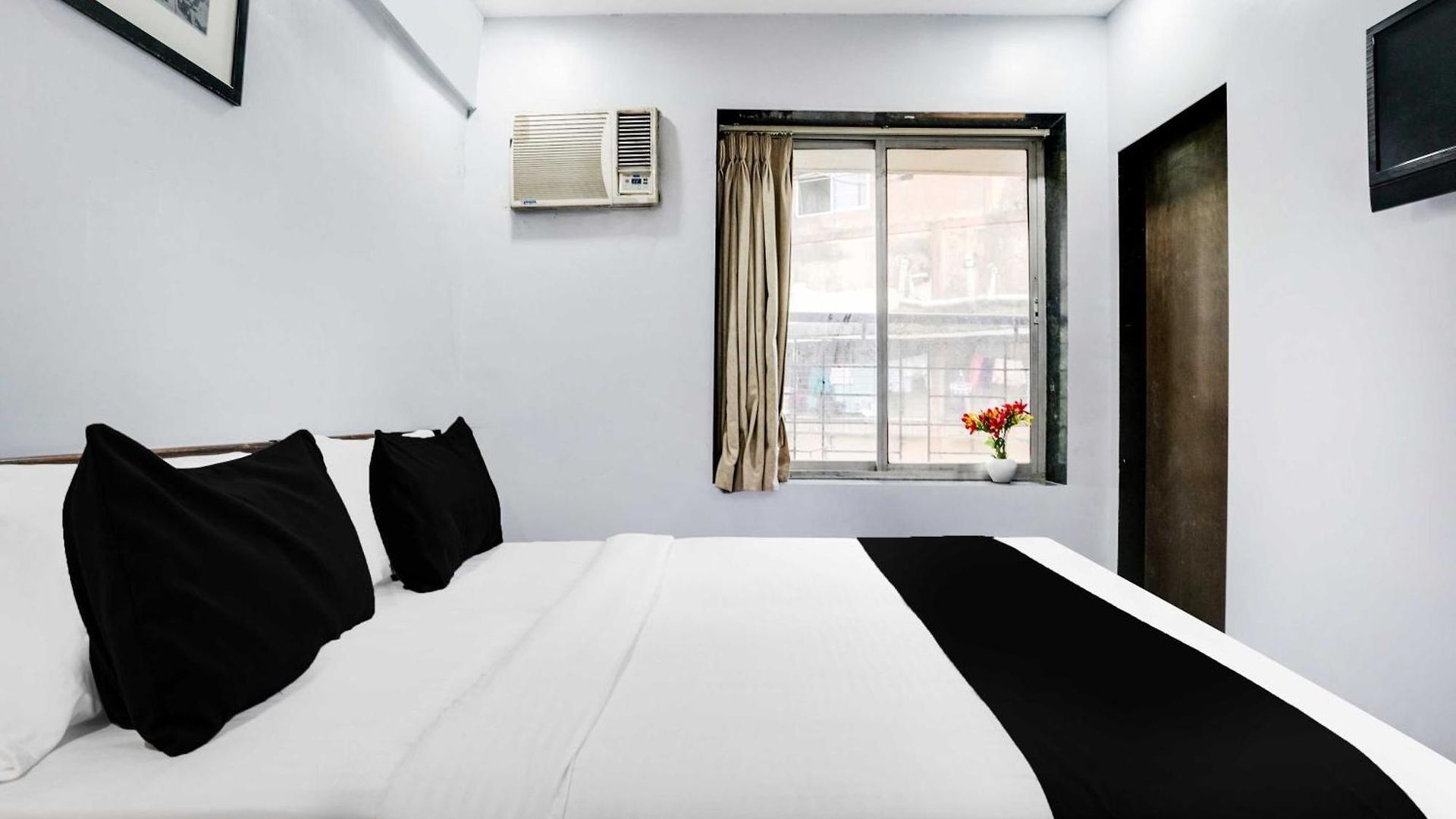 Townhouse Andheri Near Airport We Hotel