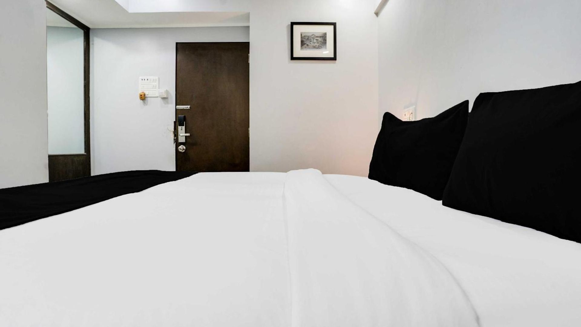 Hotel Townhouse Andheri Near Airport We 3*