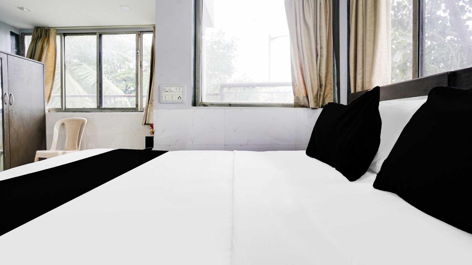 Townhouse Andheri Near Airport We Hotel 3*