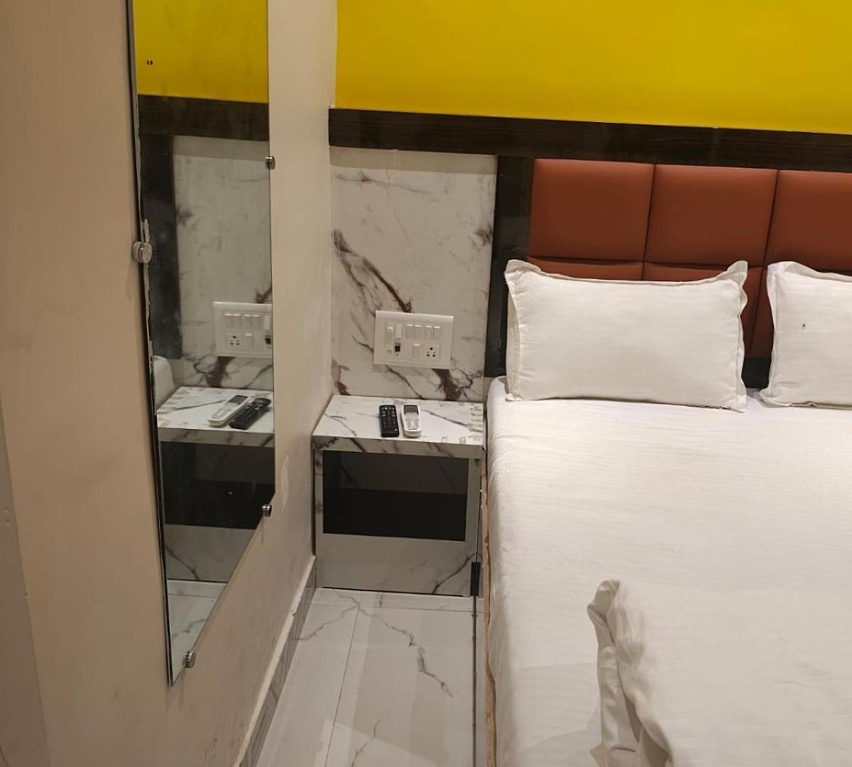 Rishi Palace Ashlfa Metro Hotel Mumbai