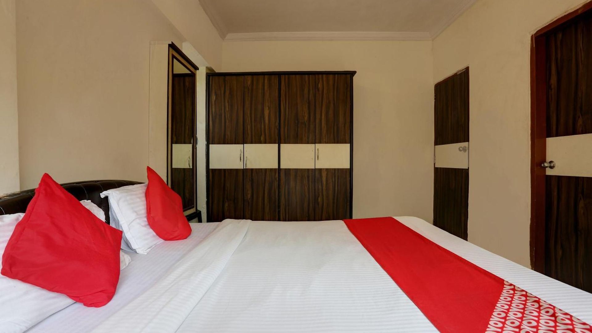 Collection O Lokhandwala Andheri West Mumbai Formerly Lalsai Residency Hotel 4*