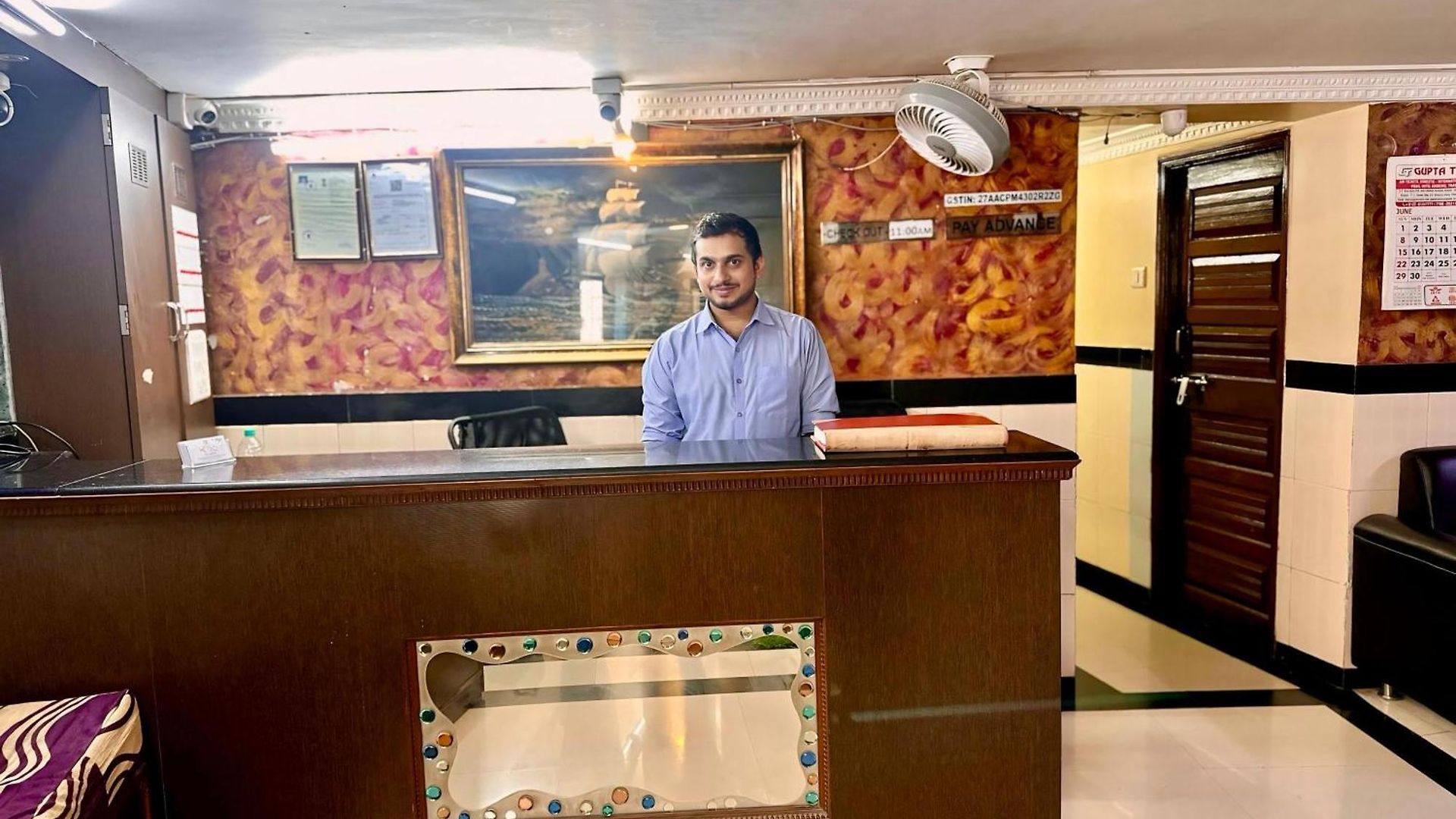Hotel Metro Plaza Near Barc