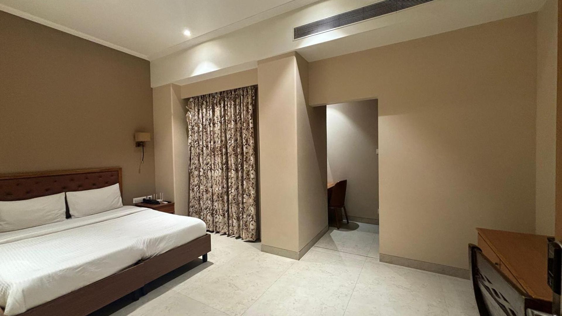Hotel Shelter - Formerly Known As Fisco The Hub Link Mumbai