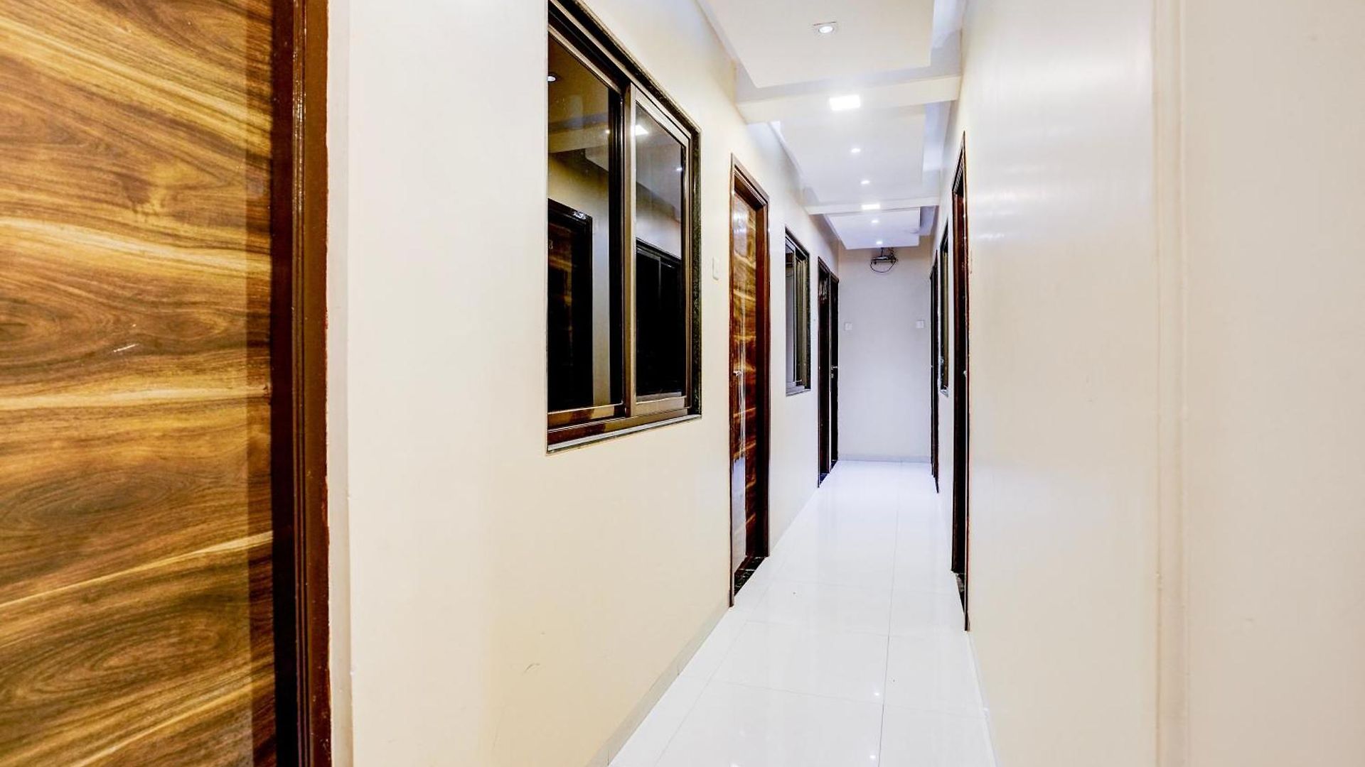 Hotel Collection O Airport Metro Andheri East Mumbai