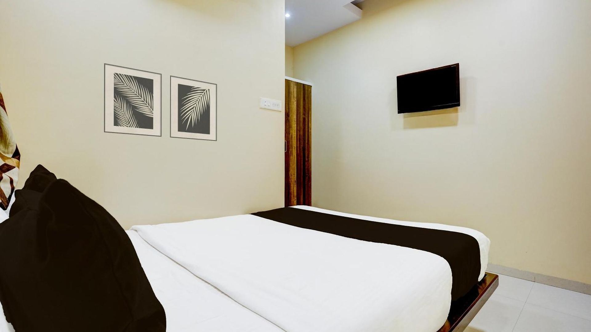 Hotel Collection O Airport Metro Andheri East 3*
