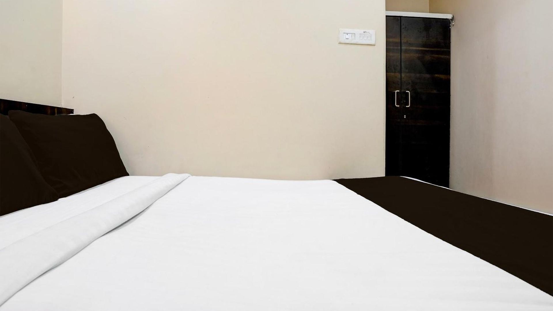 Collection O Airport Metro Andheri East Hotel Mumbai