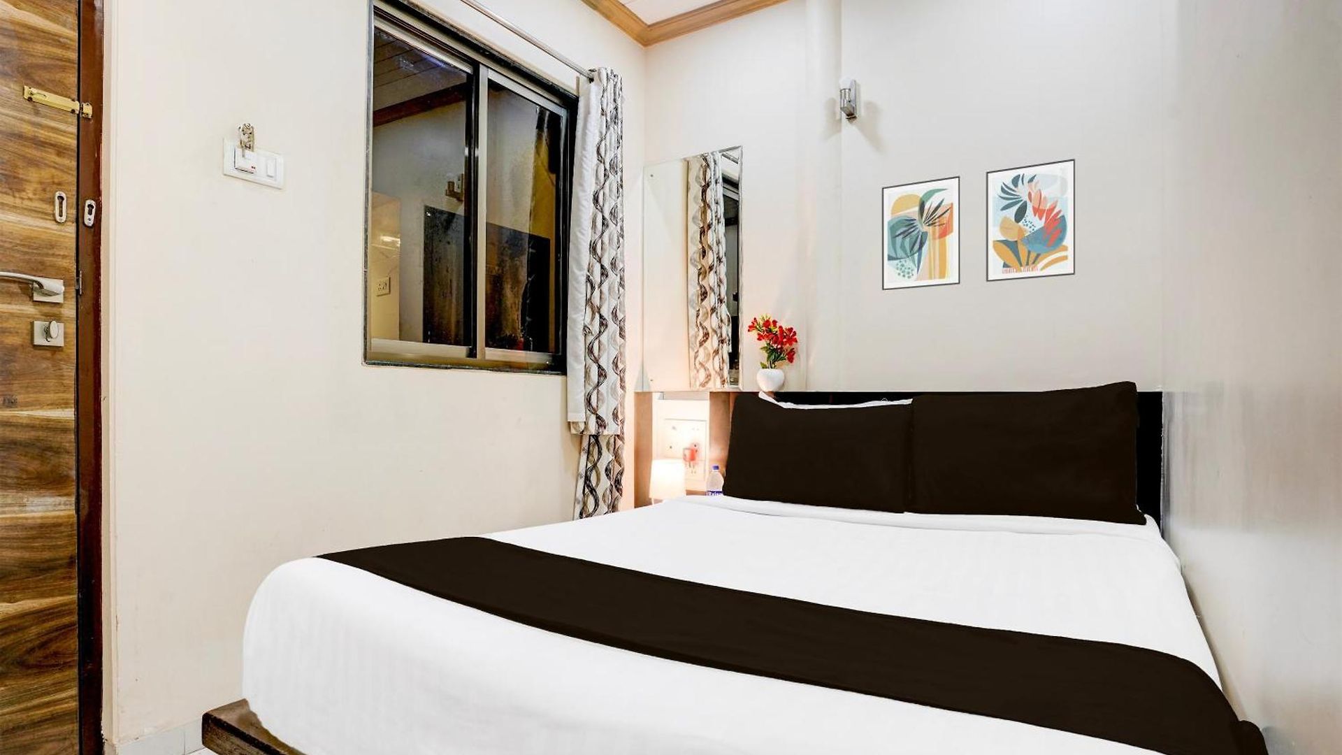 Collection O Airport Metro Andheri East Hotel