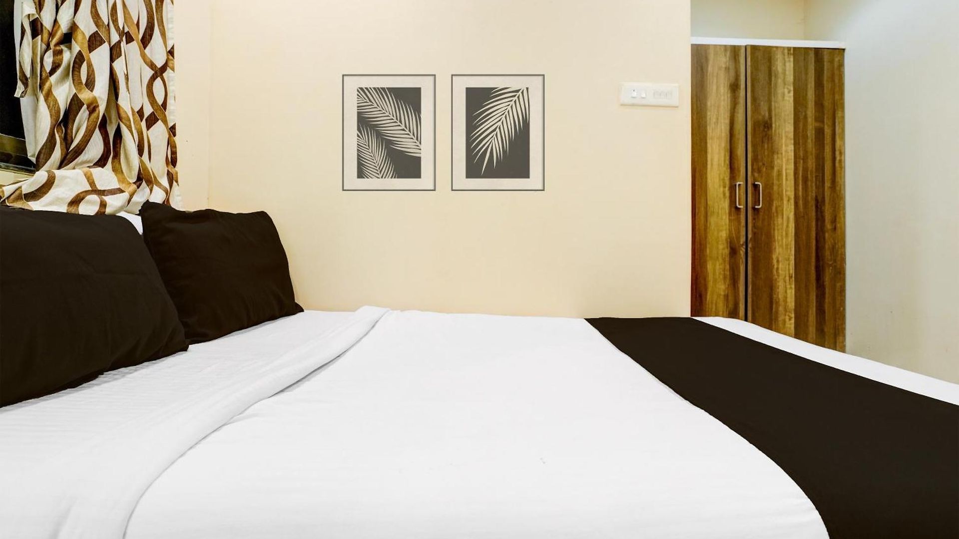 Hotel Collection O Airport Metro Andheri East