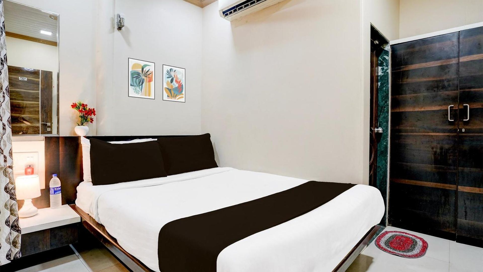 Hotel Collection O Airport Metro Andheri East 3*