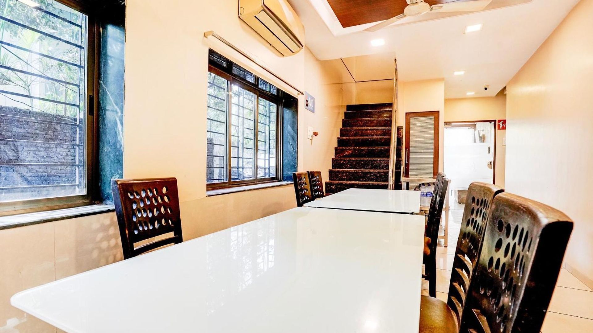 Hotel Collection O Airport Metro Andheri East