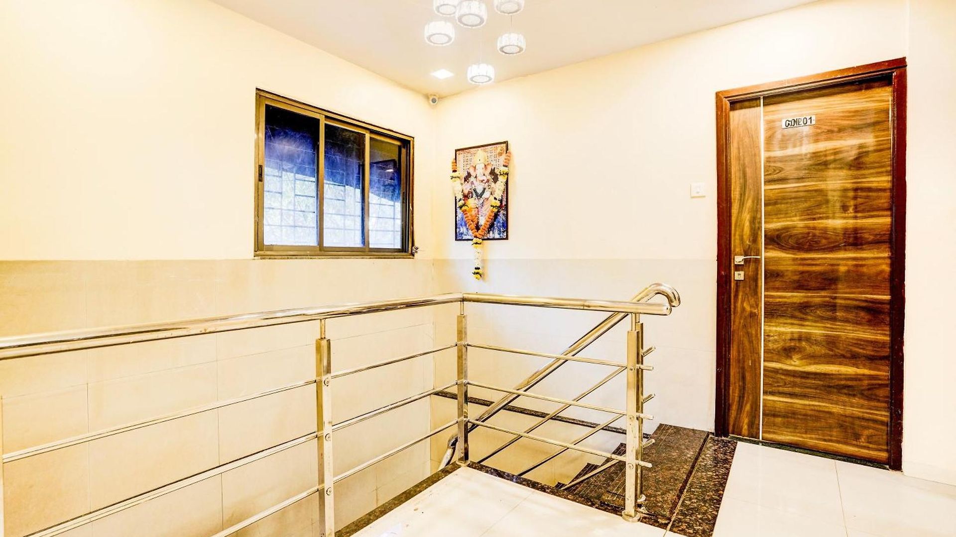 Hotel Collection O Airport Metro Andheri East 3*