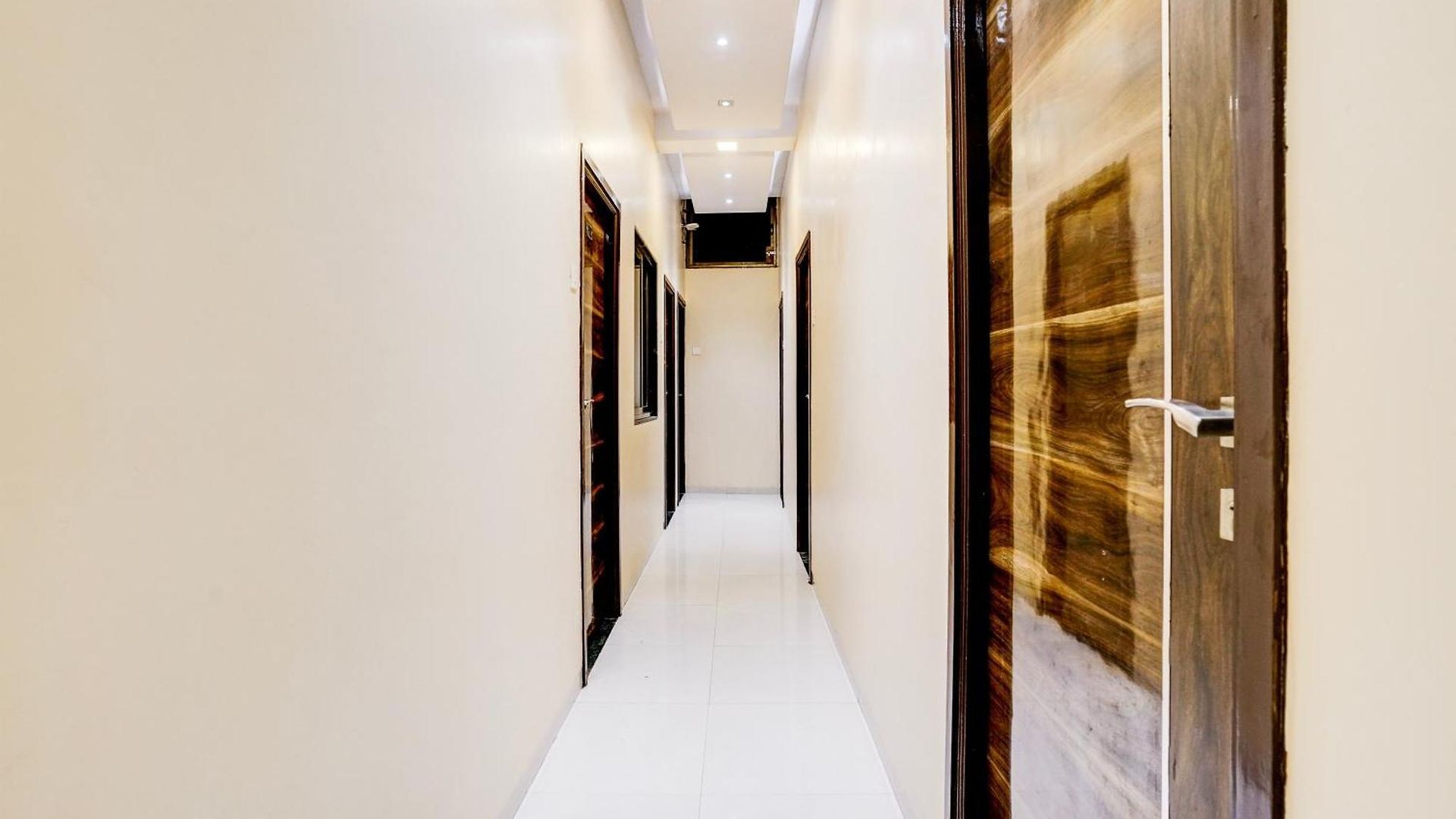 Collection O Airport Metro Andheri East Hotel Mumbai