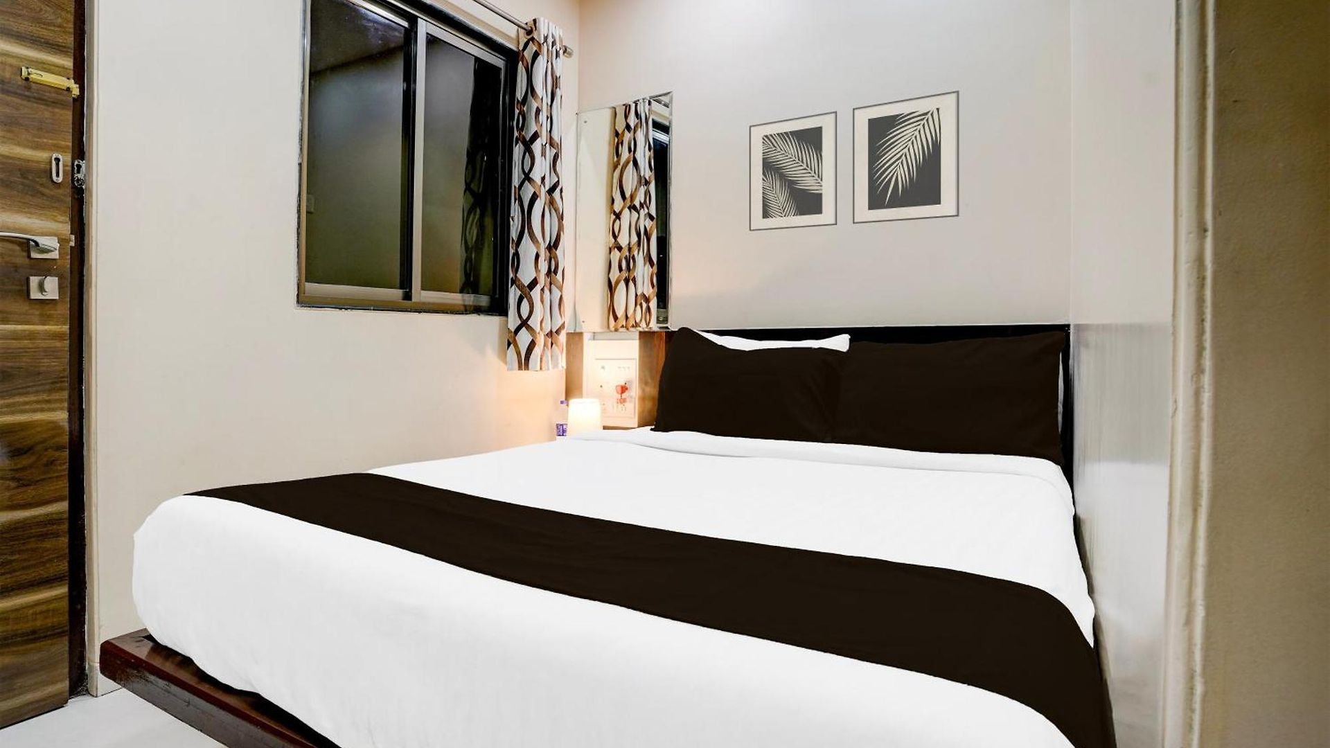Hotel Collection O Airport Metro Andheri East Mumbai