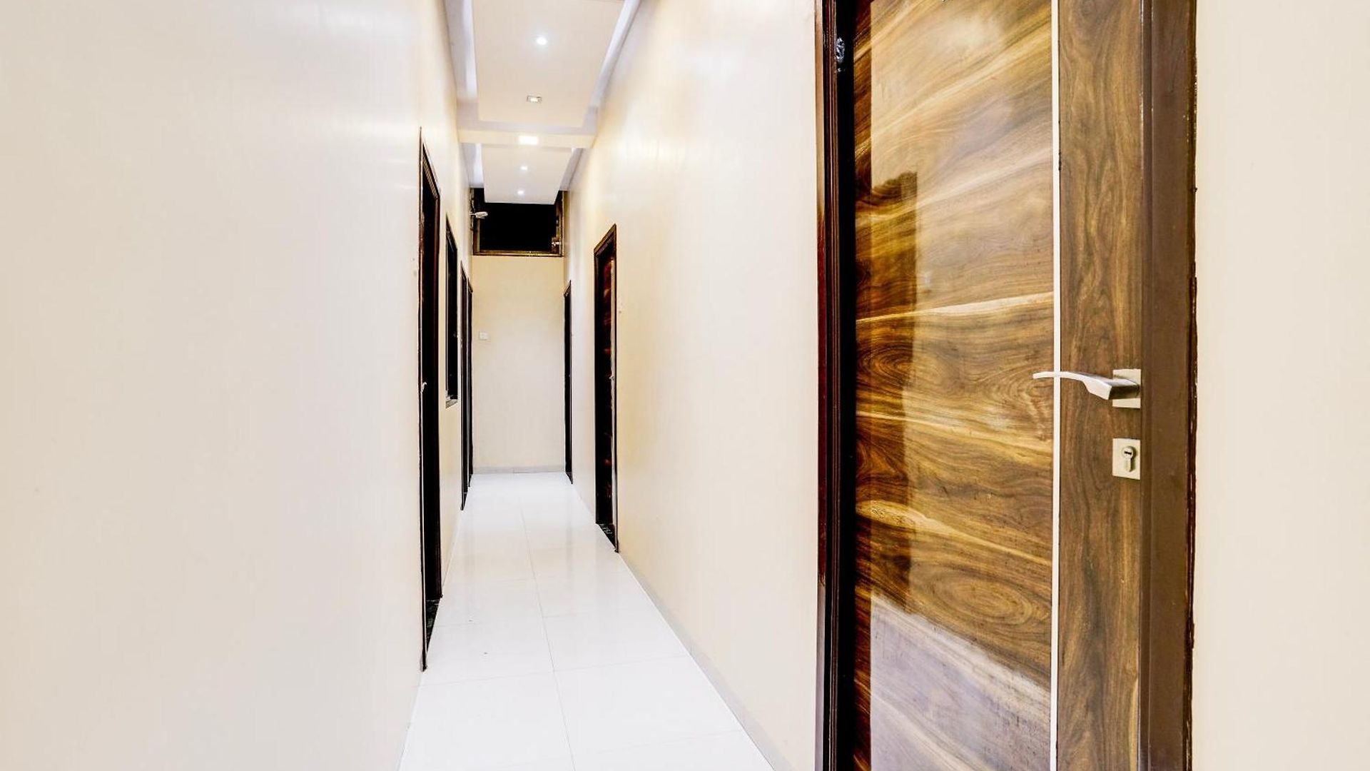 Collection O Airport Metro Andheri East Hotel
