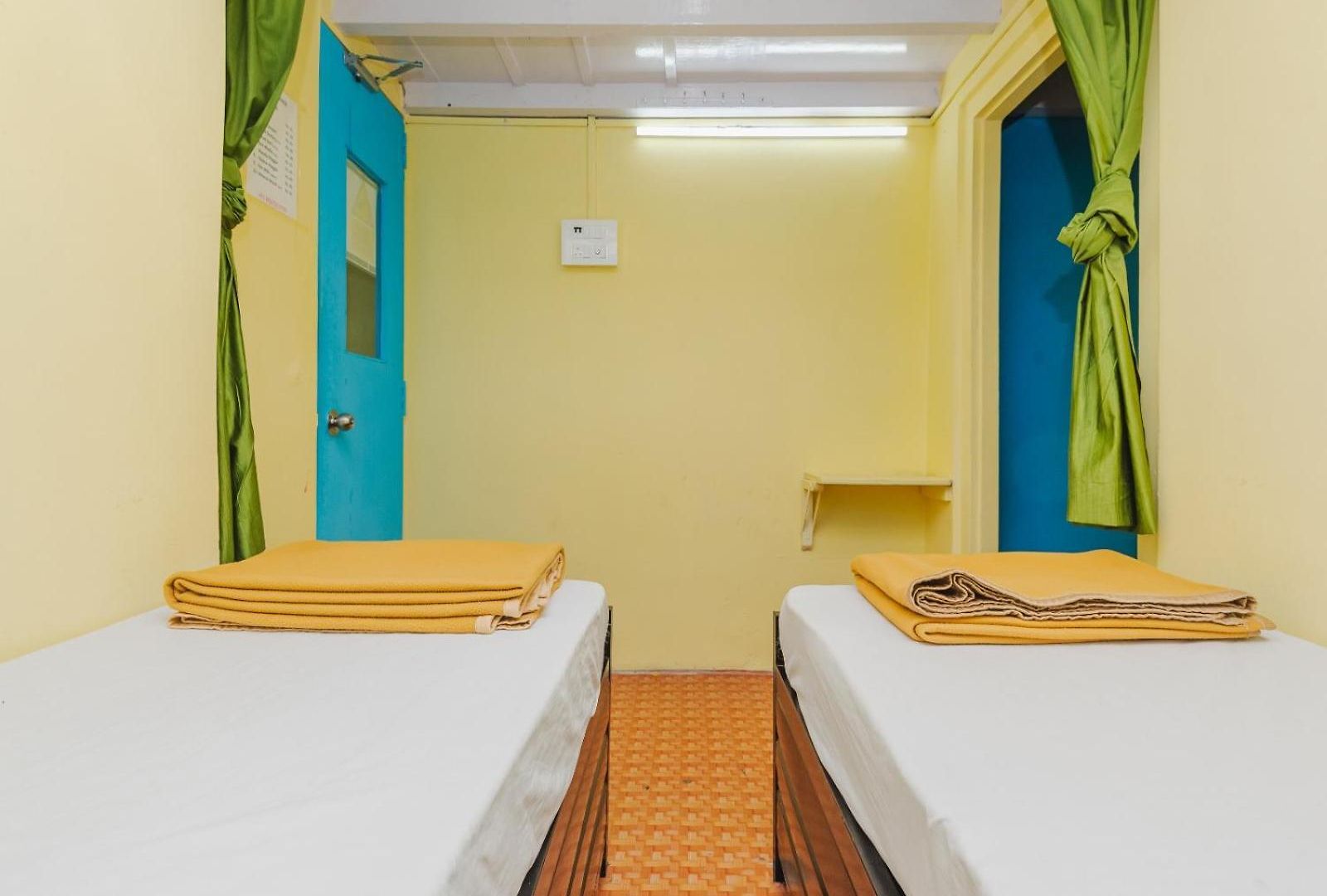 Hangout Hostel Mumbai