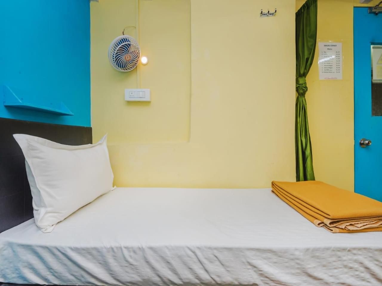 Hangout Hostel Mumbai