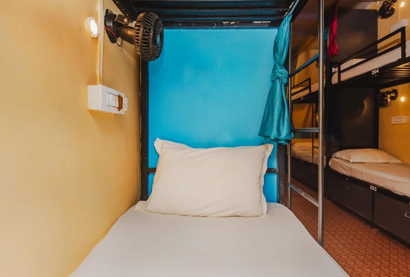 Hangout Hostel *