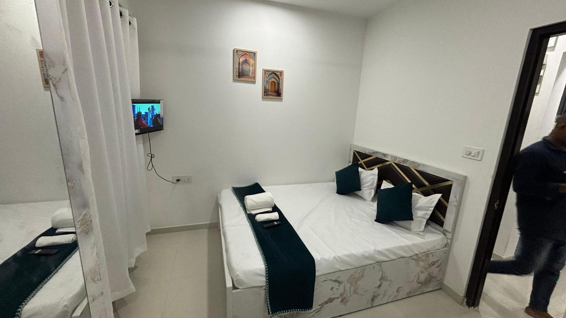 Atithi Homes Luxe Kandivali Apartment *