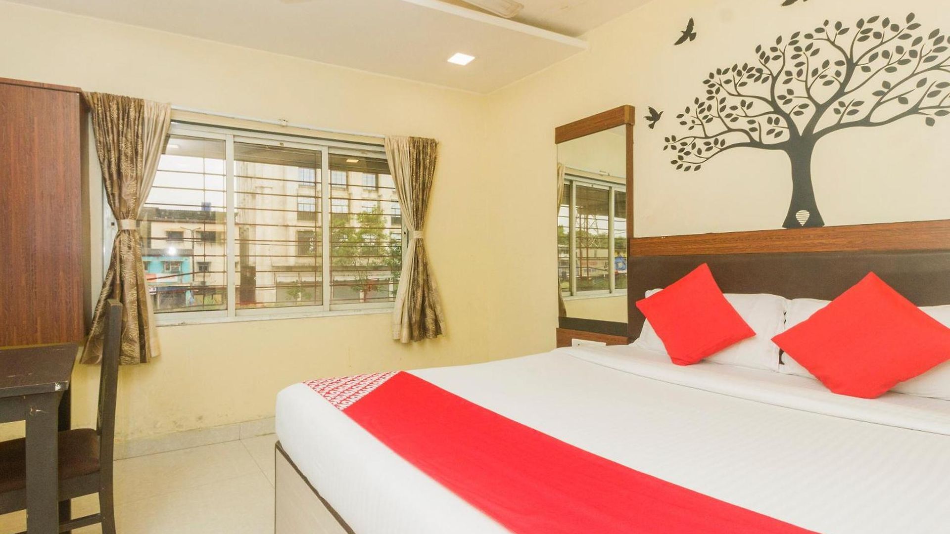 Hotel O Royal Grand Near Chhatrapati Shivaji International Airport 3*