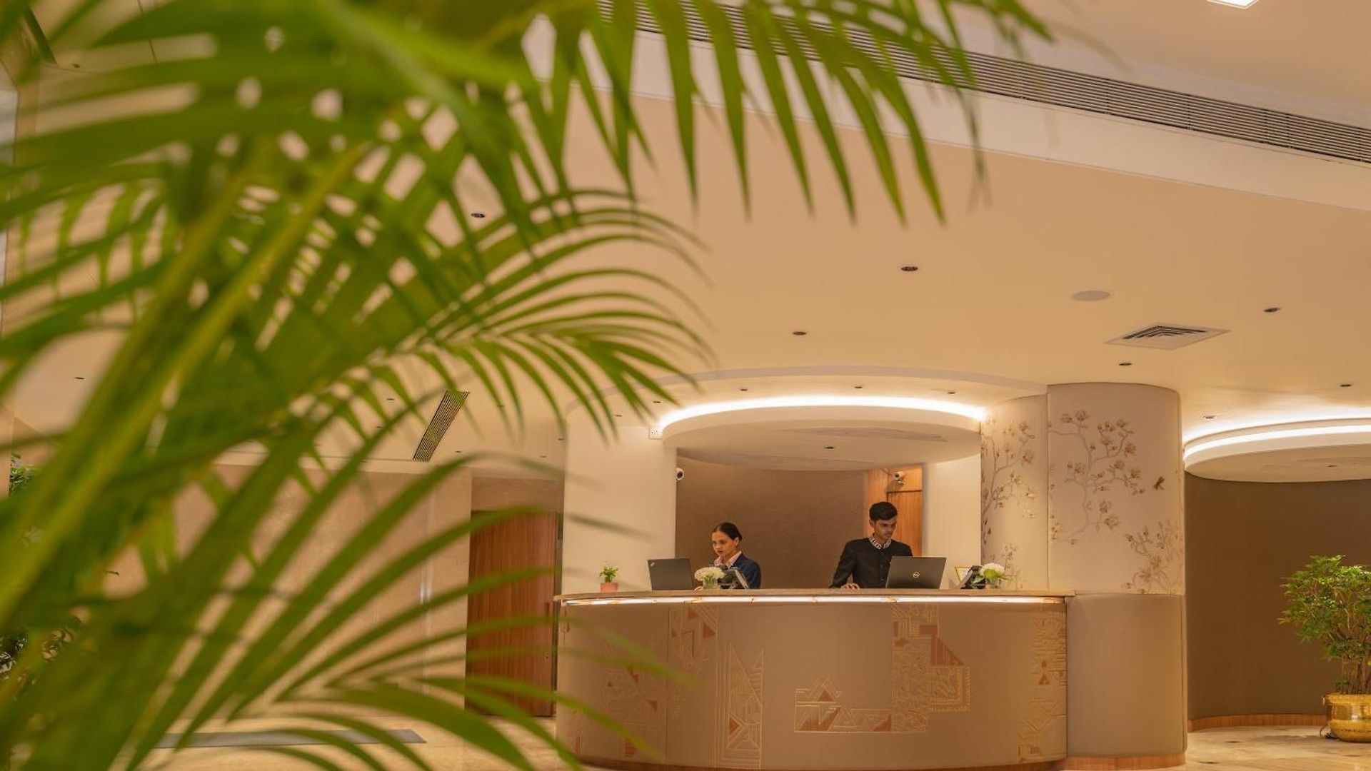 Kohinoor Continental, Airport 4*