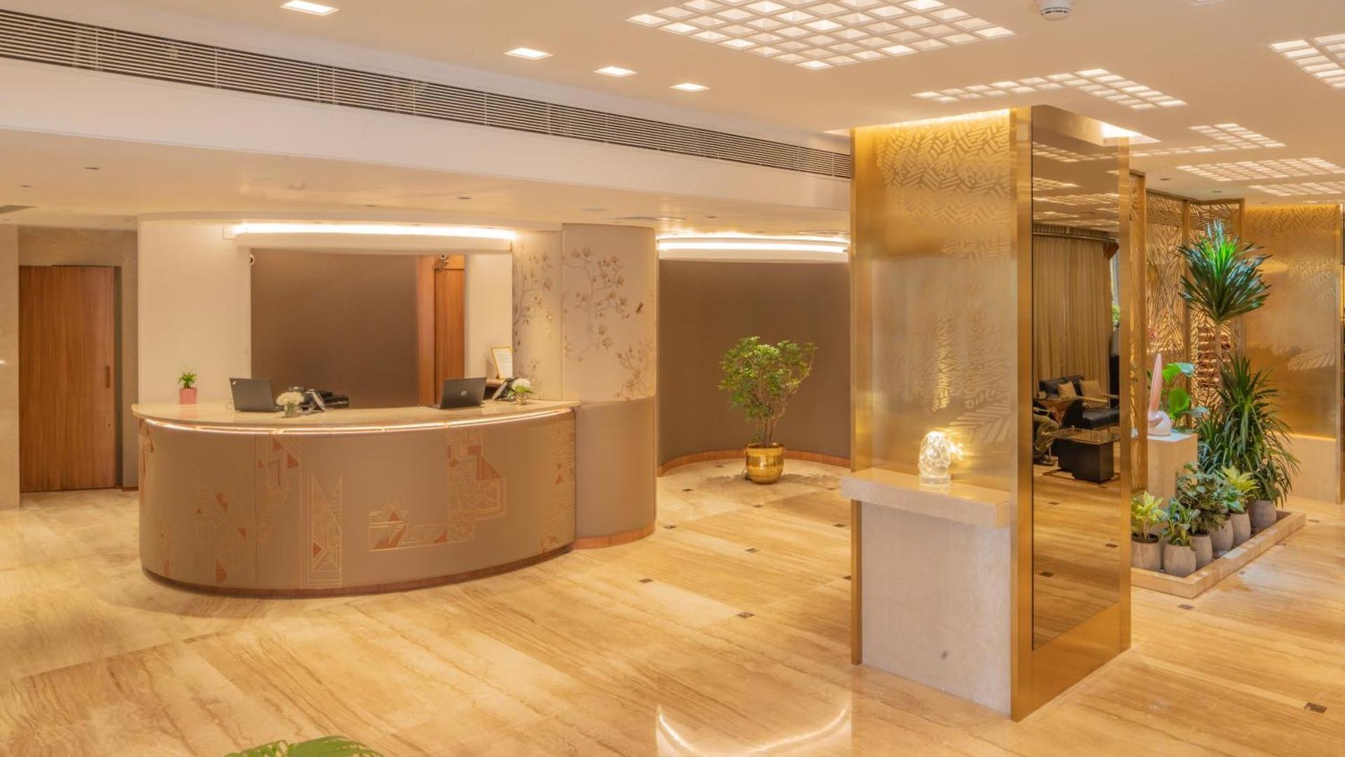 Kohinoor Continental, Airport Hotel 4*
