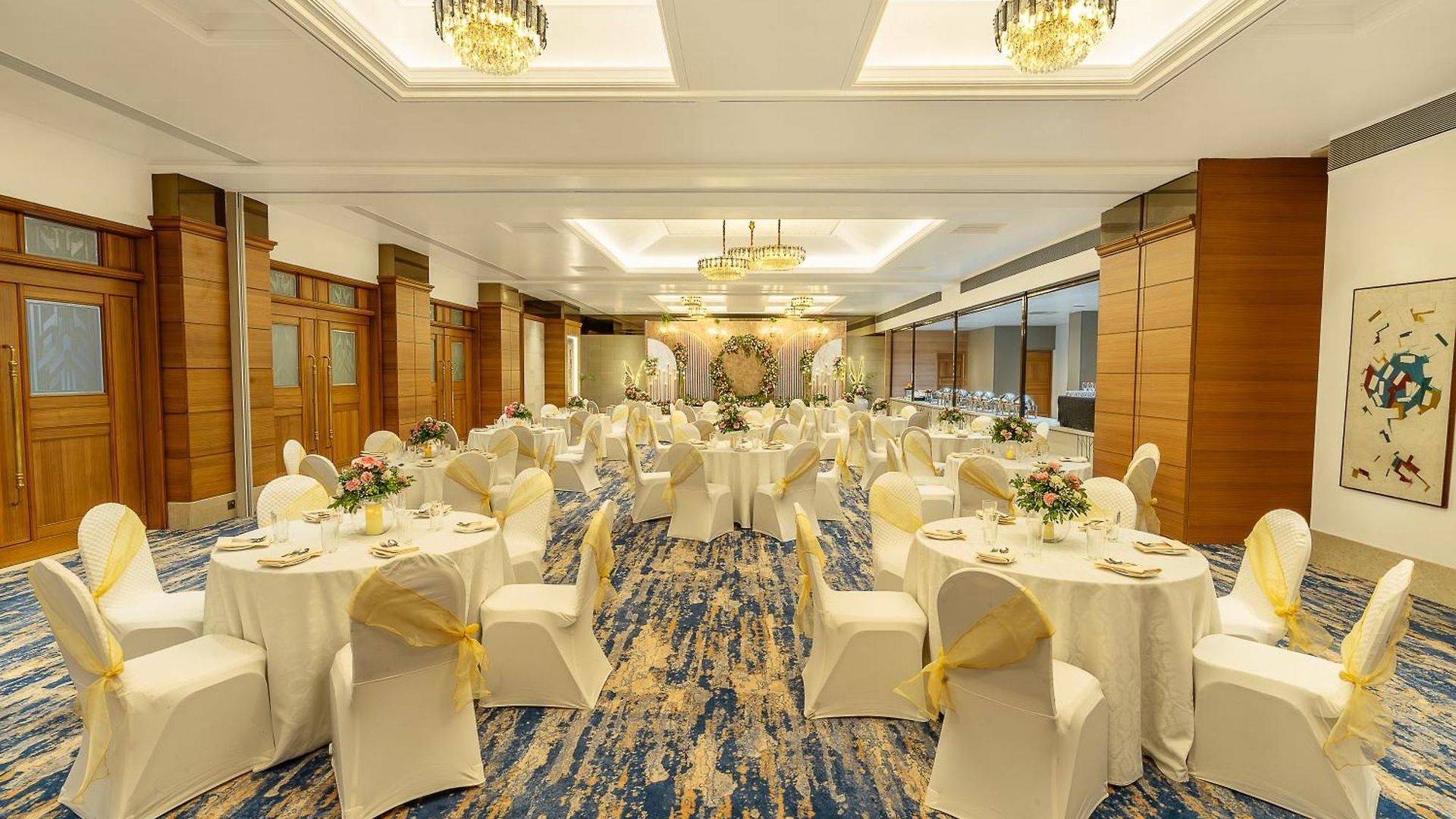 Kohinoor Continental, Airport Hotel 4*