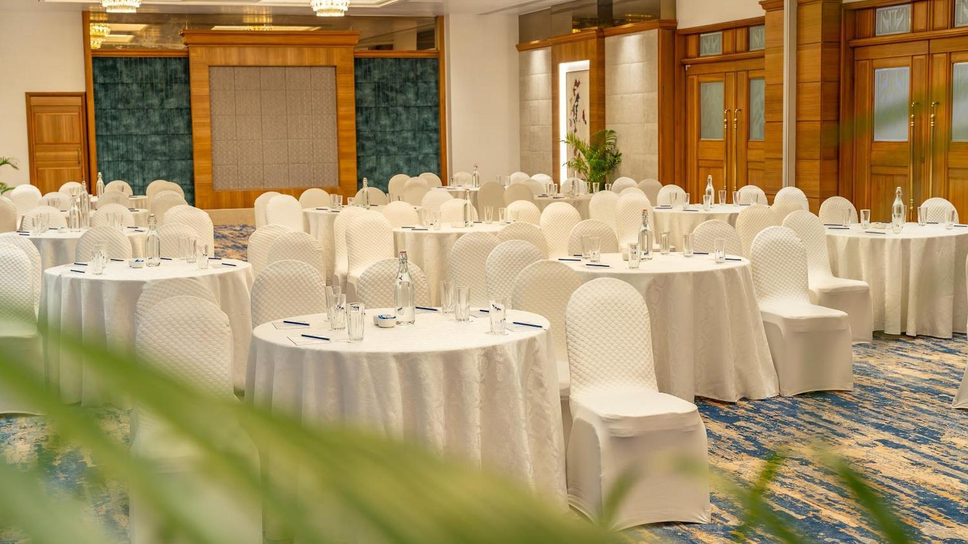 Kohinoor Continental, Airport 4*