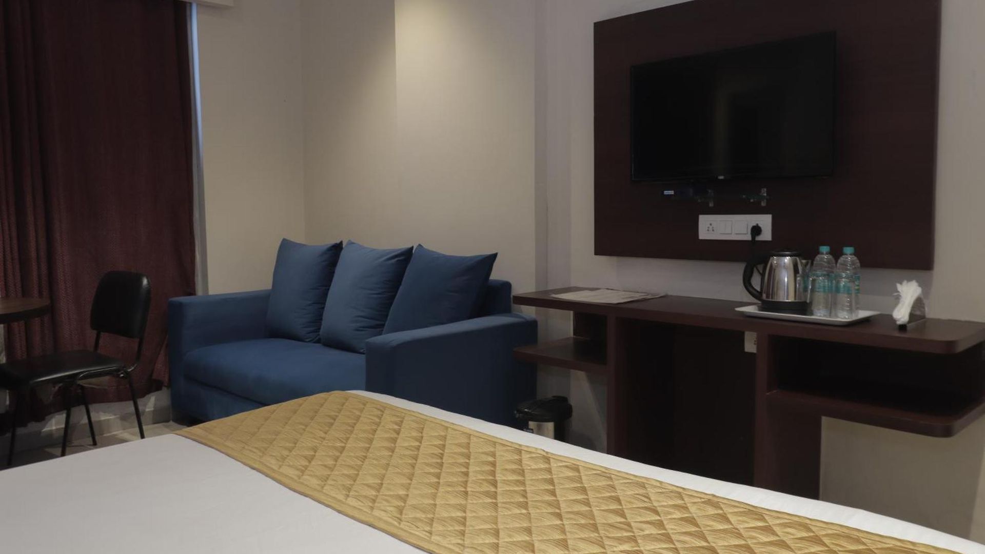 Malad Opposite Malad Railway Station 3*