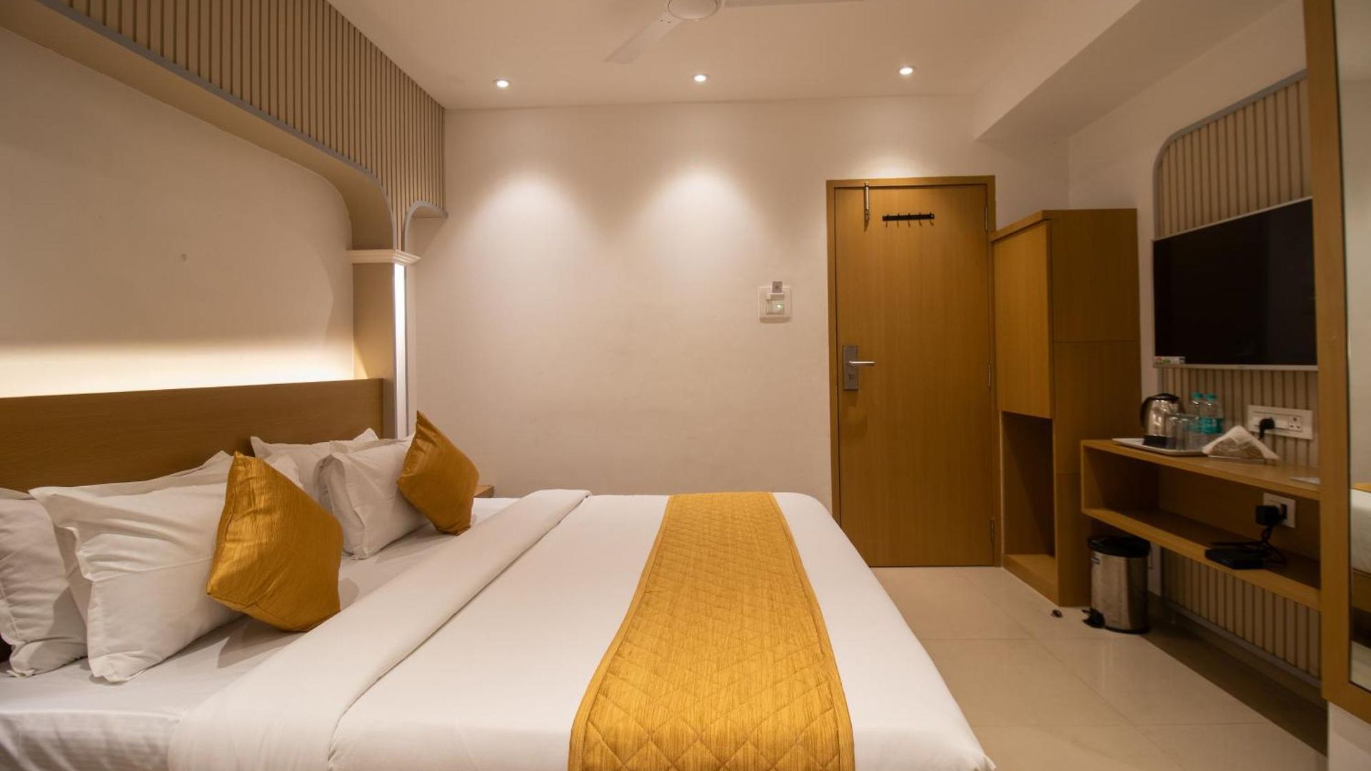 Hotel Malad Opposite Malad Railway Station