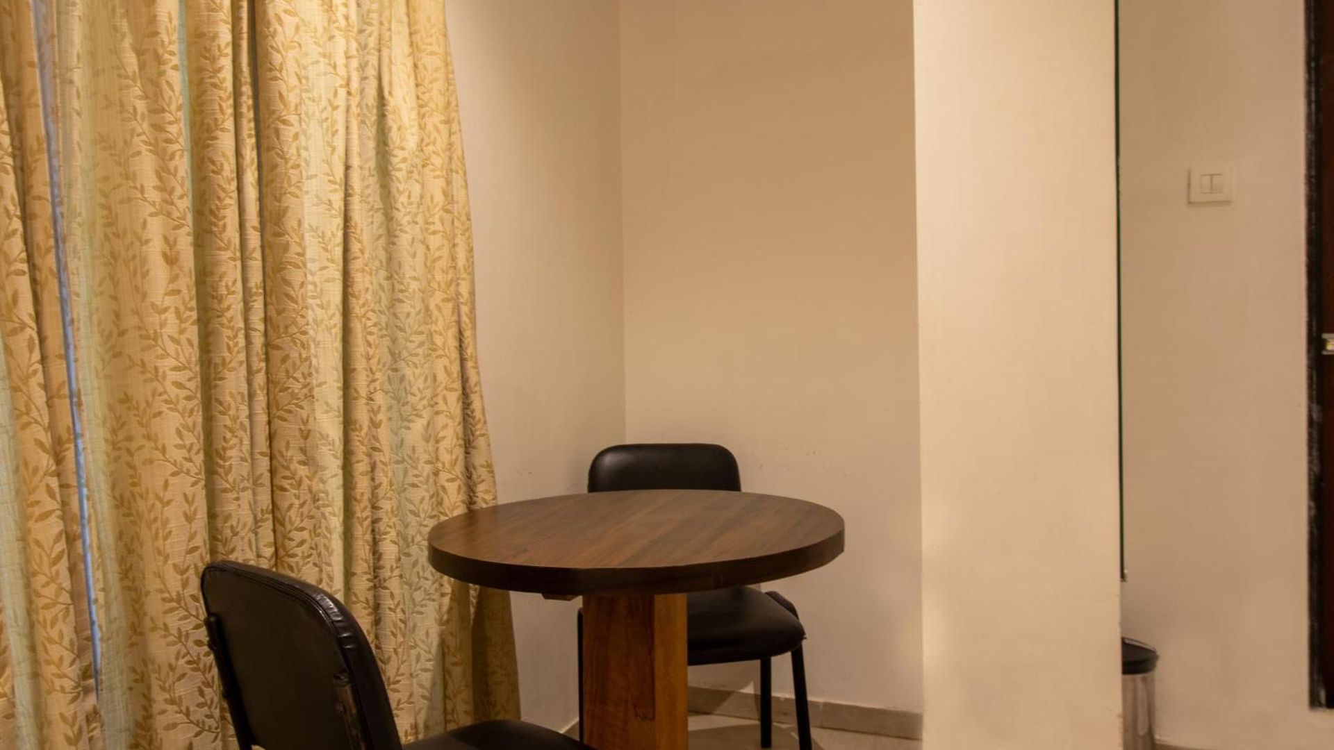 Malad Opposite Malad Railway Station 3*