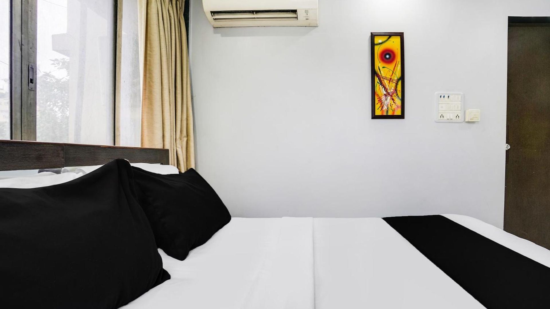 Collection O Andheri Near Airport Formerly We Hotel 4*
