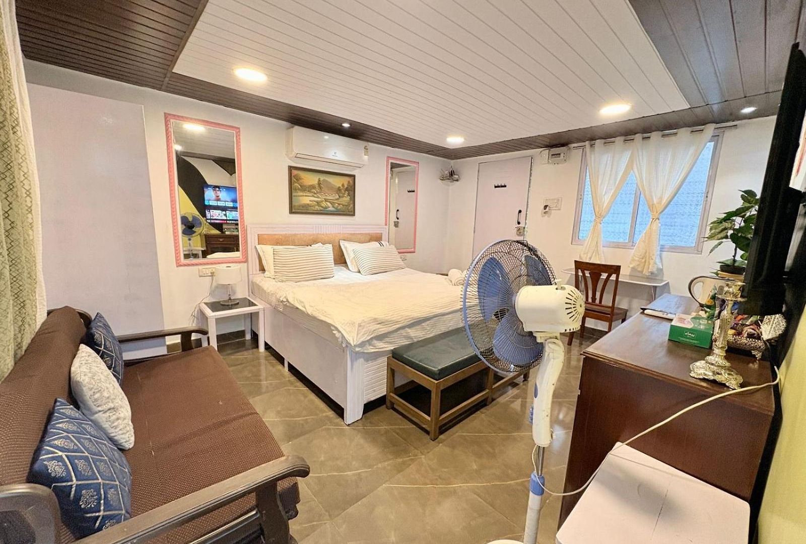 Independent 25 Corner House Bandra West Apartment