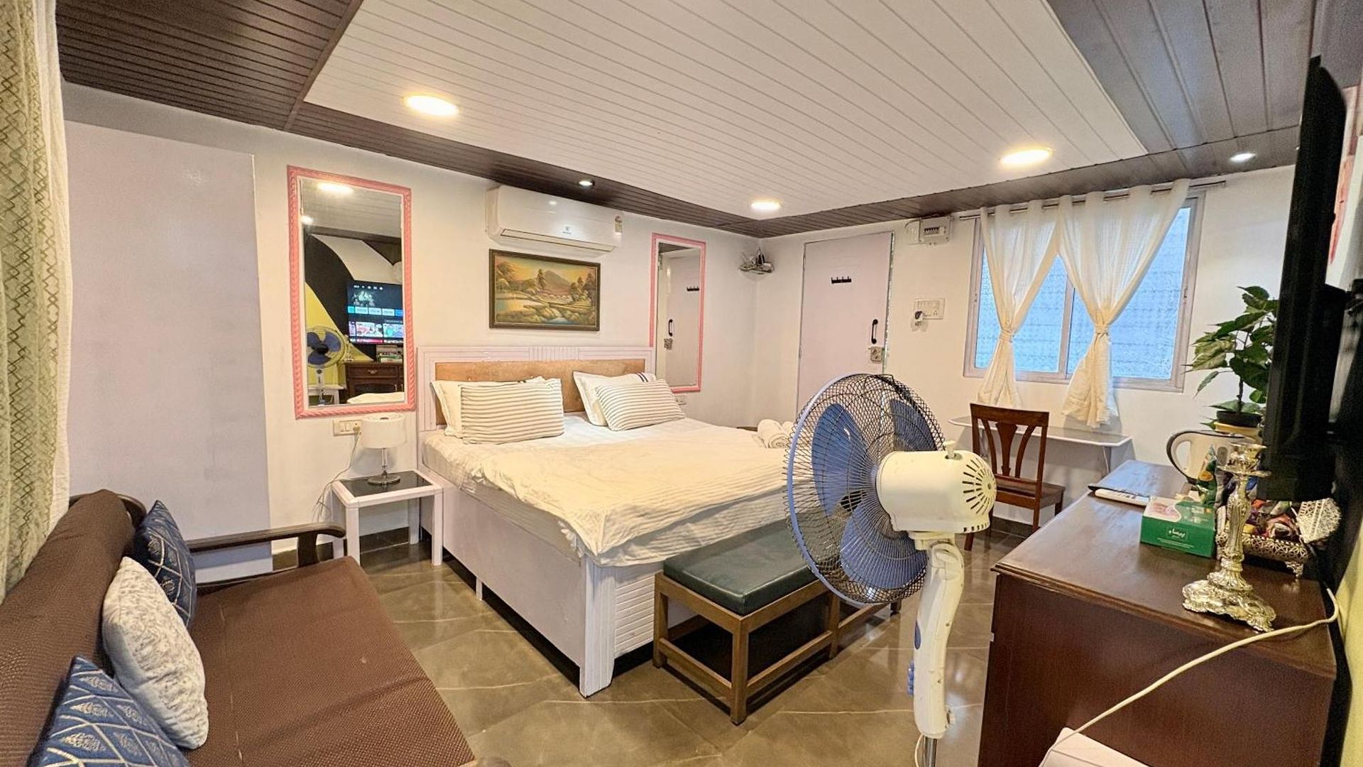 Apartment Independent 25 Corner House Bandra West *