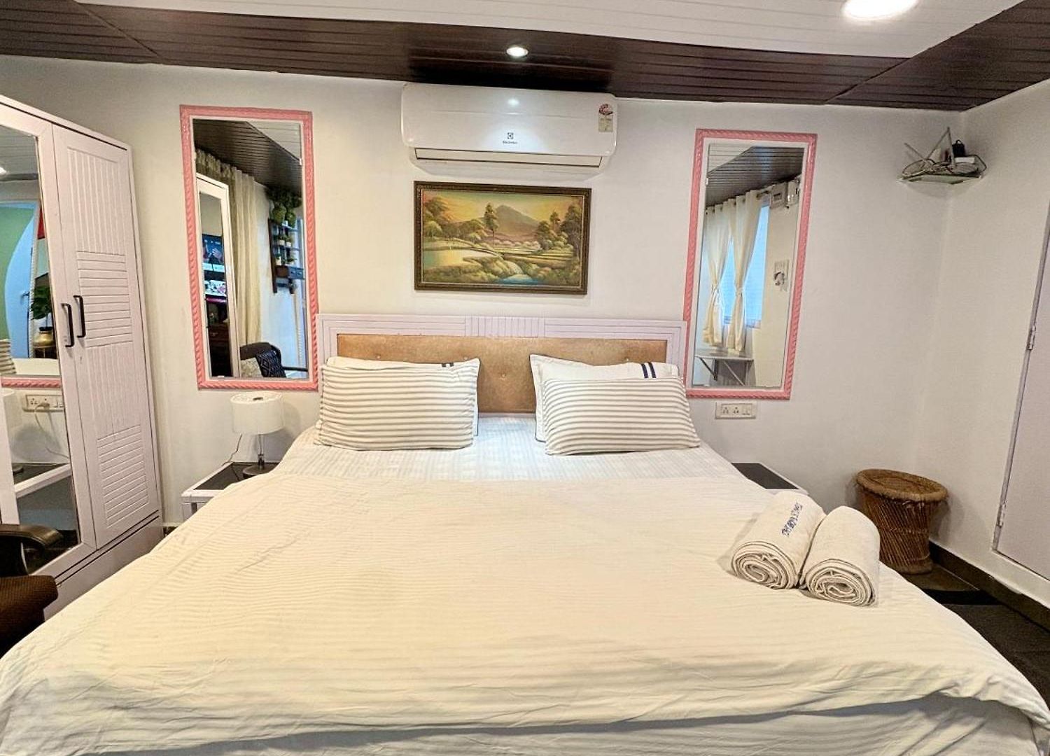 Independent 25 Corner House Bandra West *
