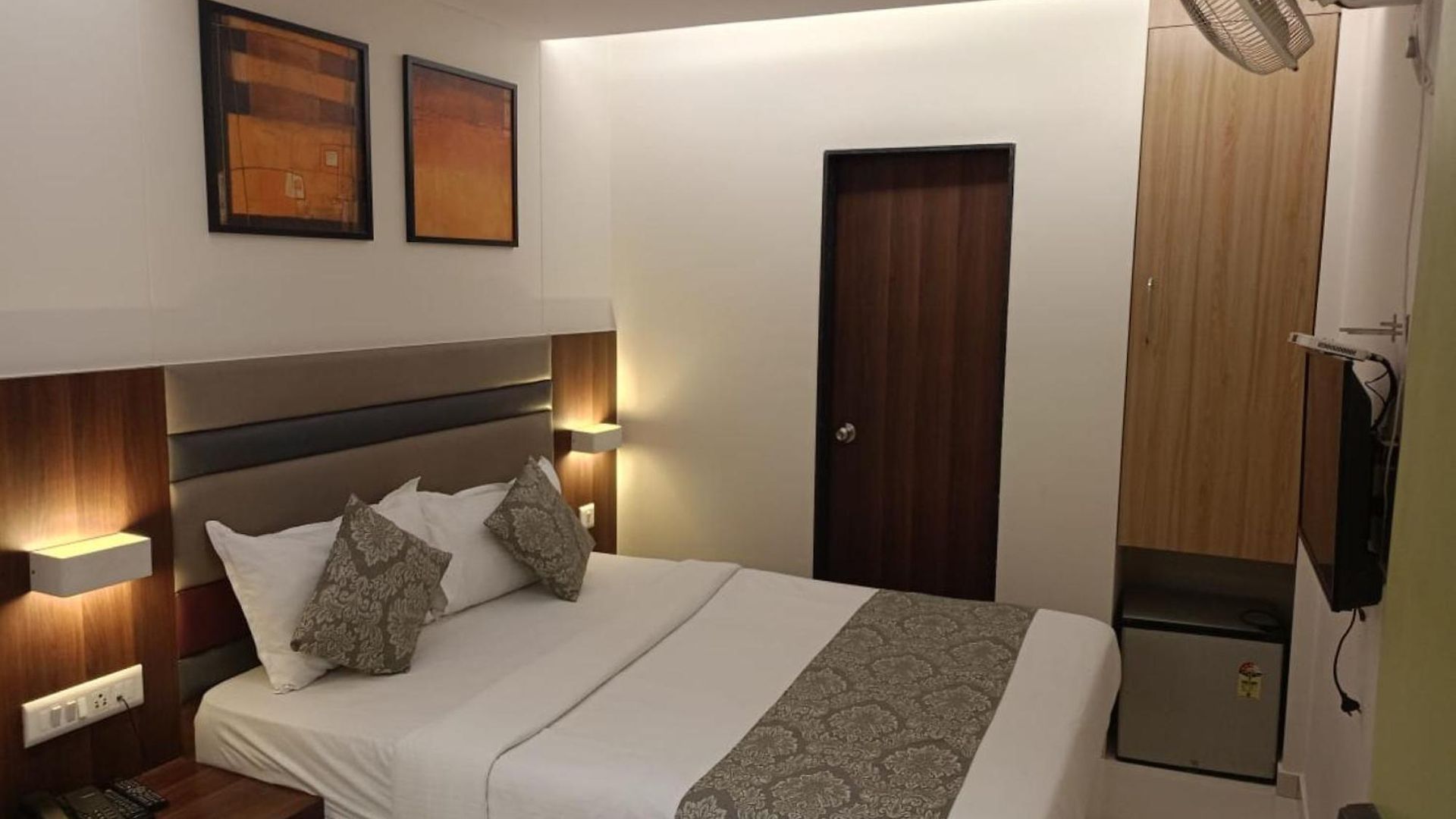 Shahi Corporate Hotel,near International Airport T-2 Hotel Mumbai