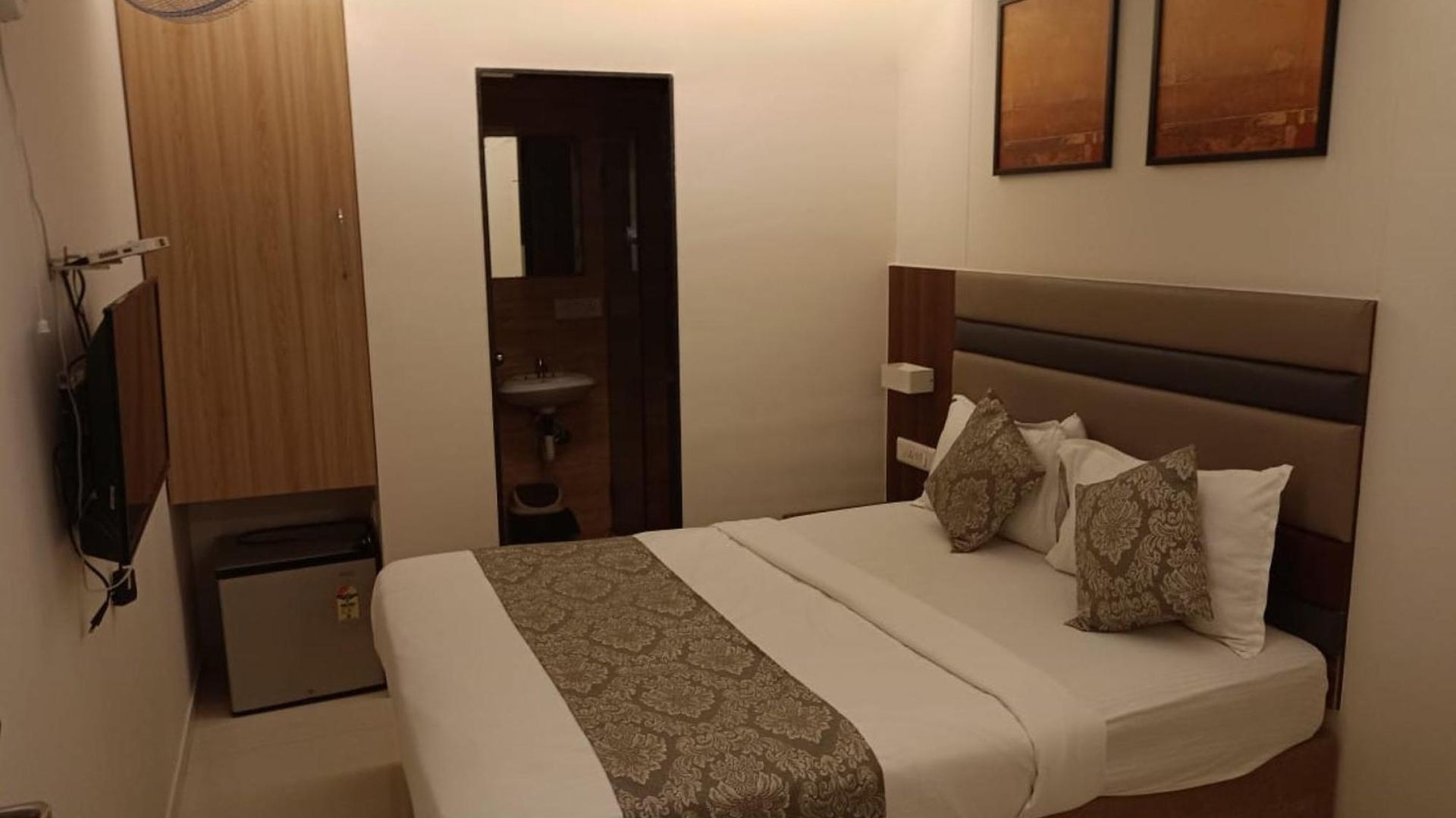 Hotel Shahi Corporate Hotel,near International Airport T-2