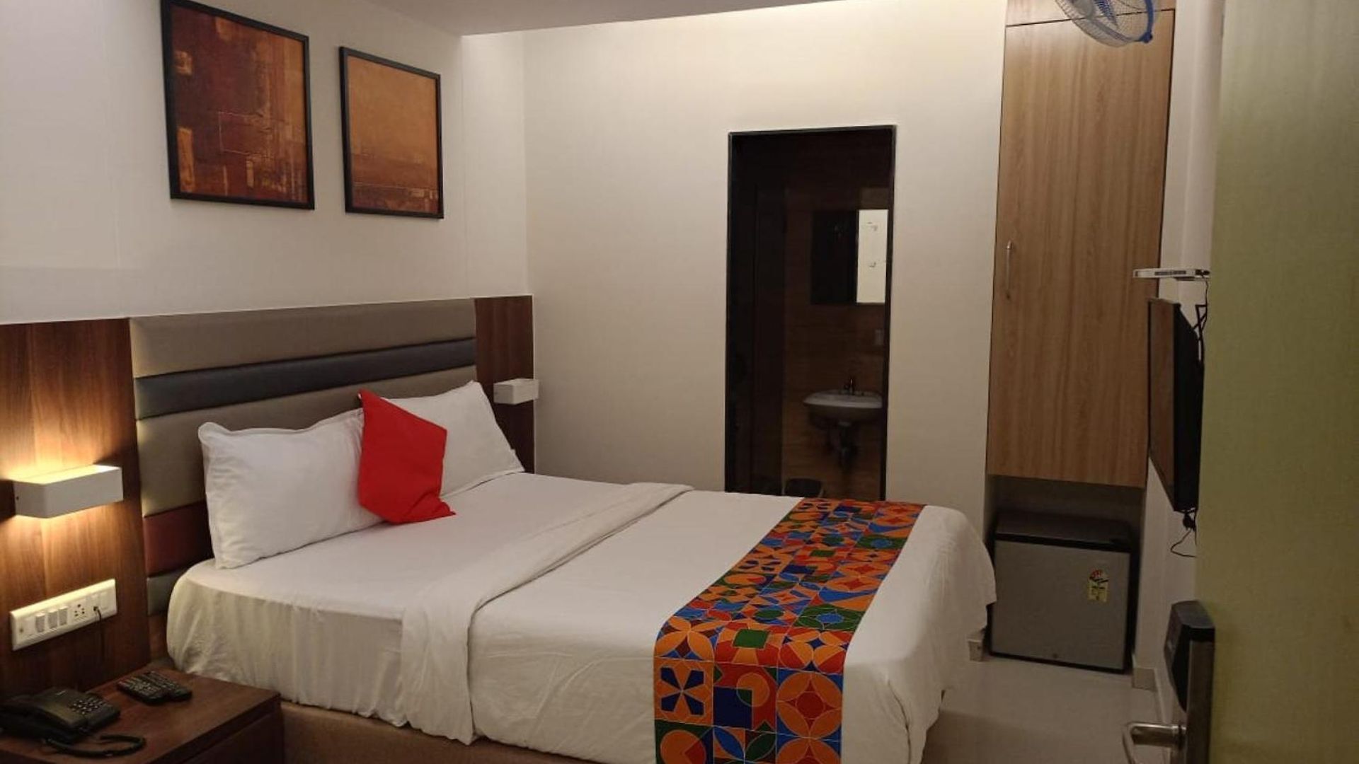 Shahi Corporate Hotel,near International Airport T-2 3* Mumbai