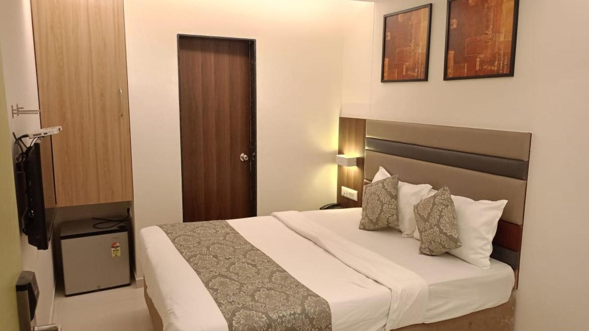 Shahi Corporate Hotel,near International Airport T-2 Mumbai