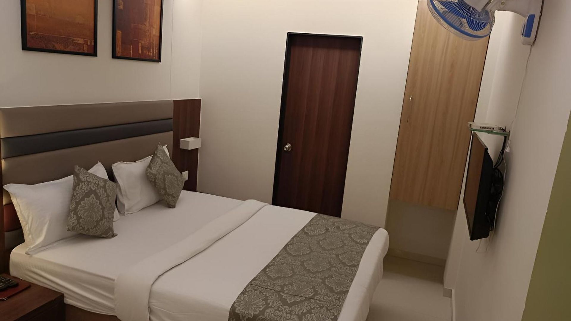 Hotel Shahi Corporate Hotel,near International Airport T-2 3*