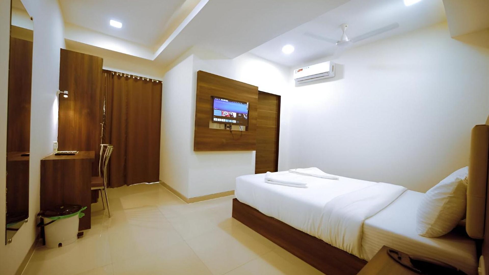 Retreats At Precious Pearl - Near International Airport ! 3*