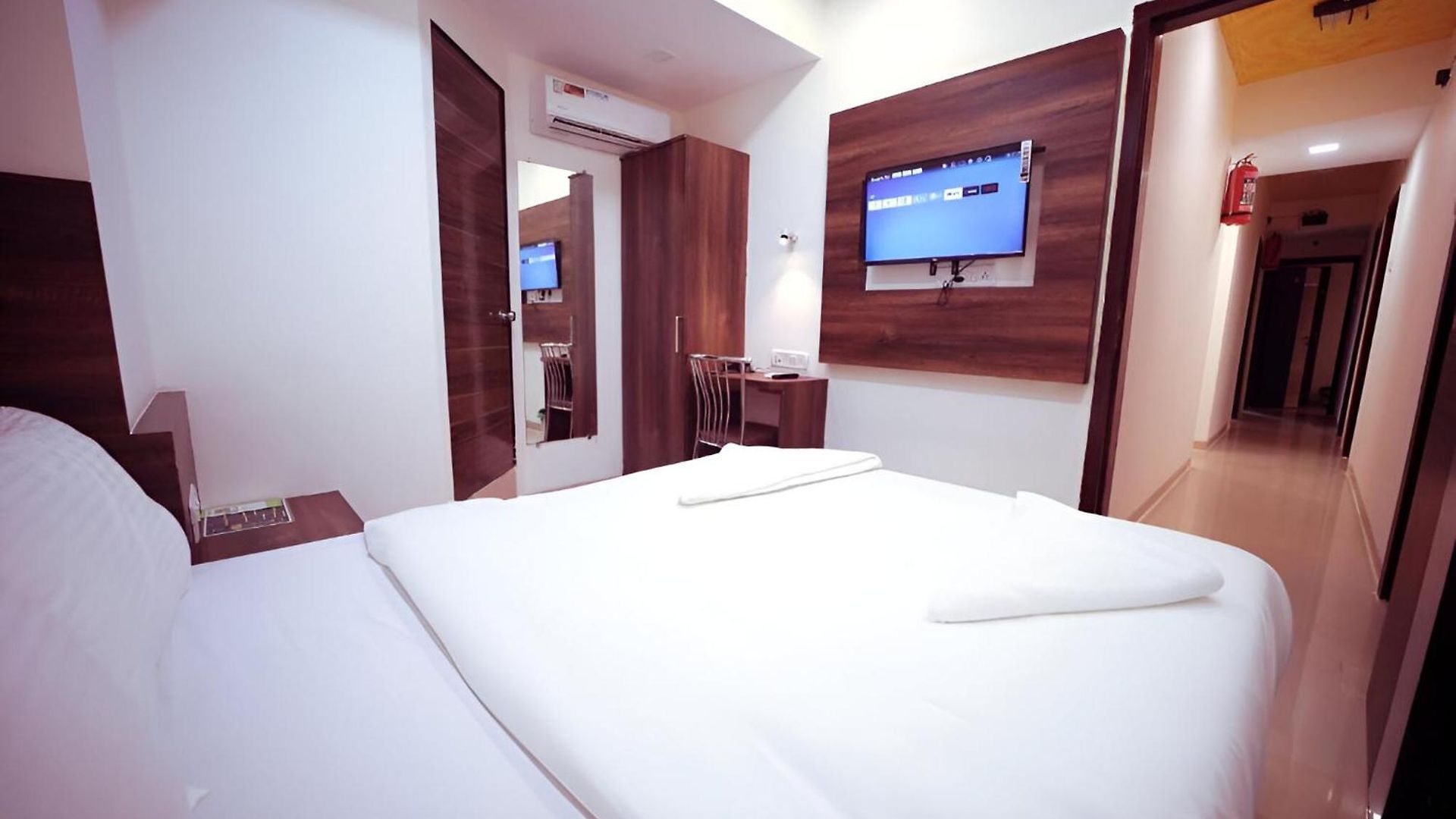Retreats At Precious Pearl - Near International Airport !