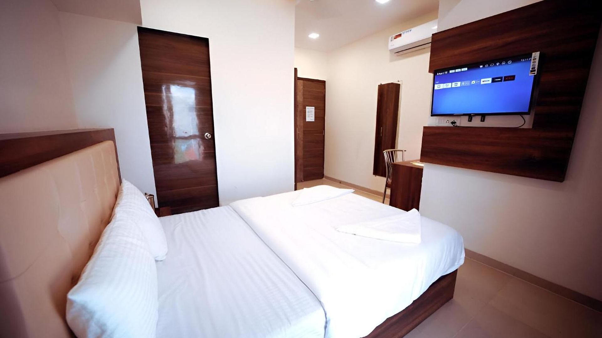 Retreats At Precious Pearl - Near International Airport ! Hotel 3*