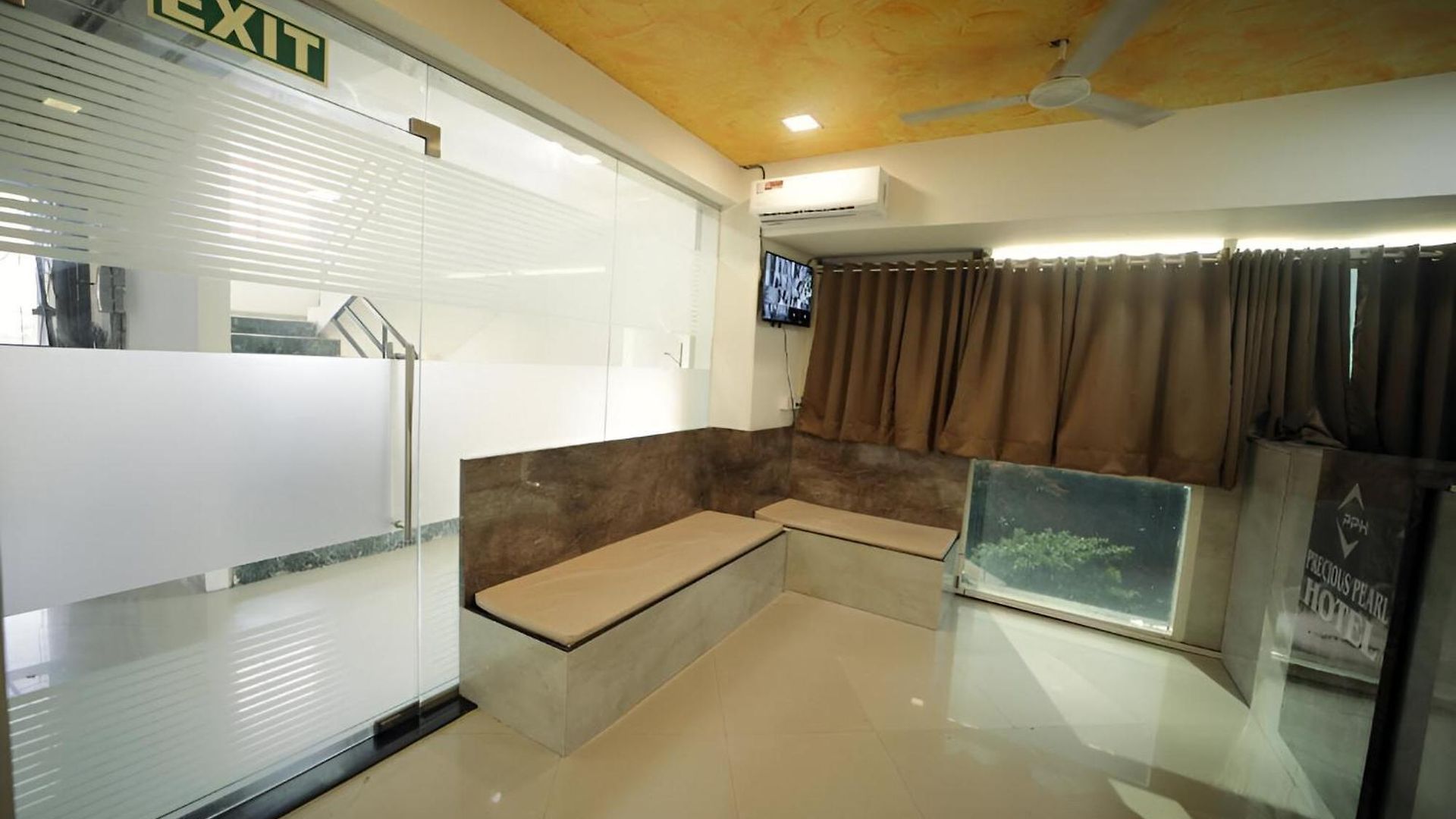 Hotel Retreats At Precious Pearl - Near International Airport ! 3*