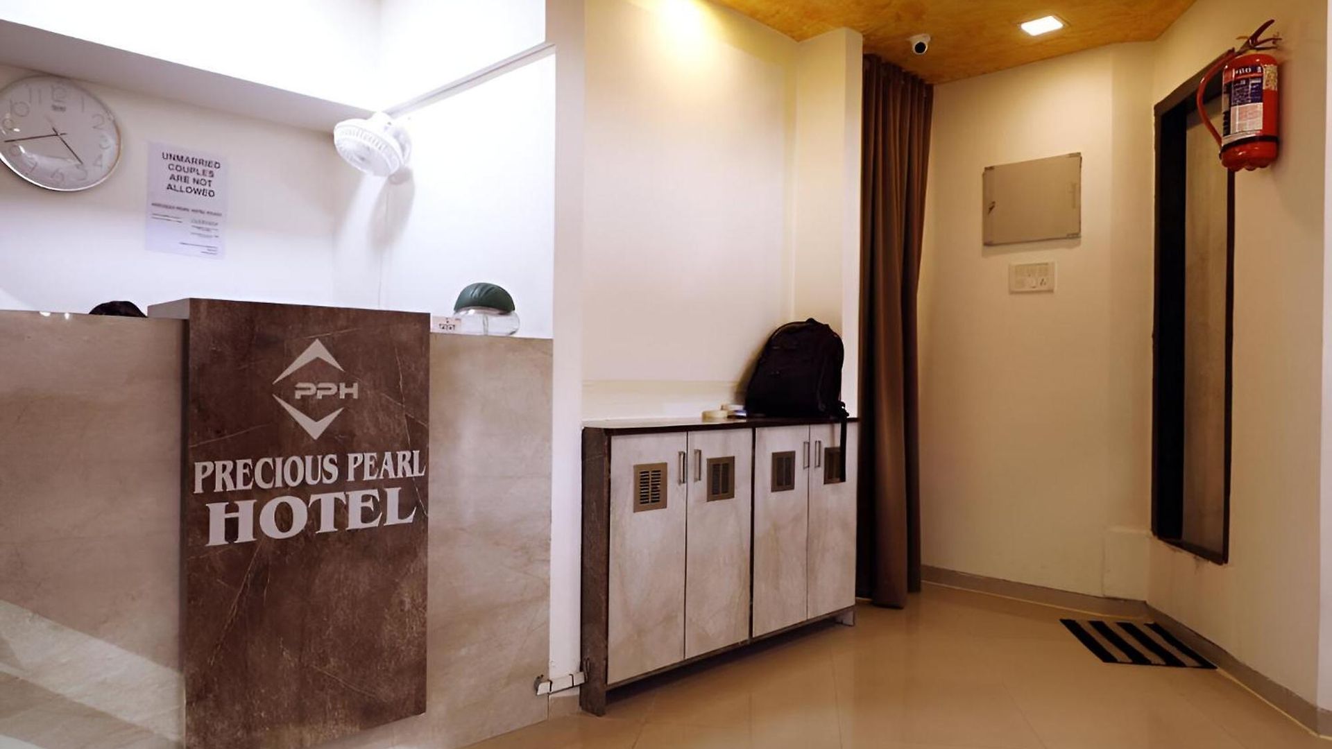 Retreats At Precious Pearl - Near International Airport ! 3* Mumbai