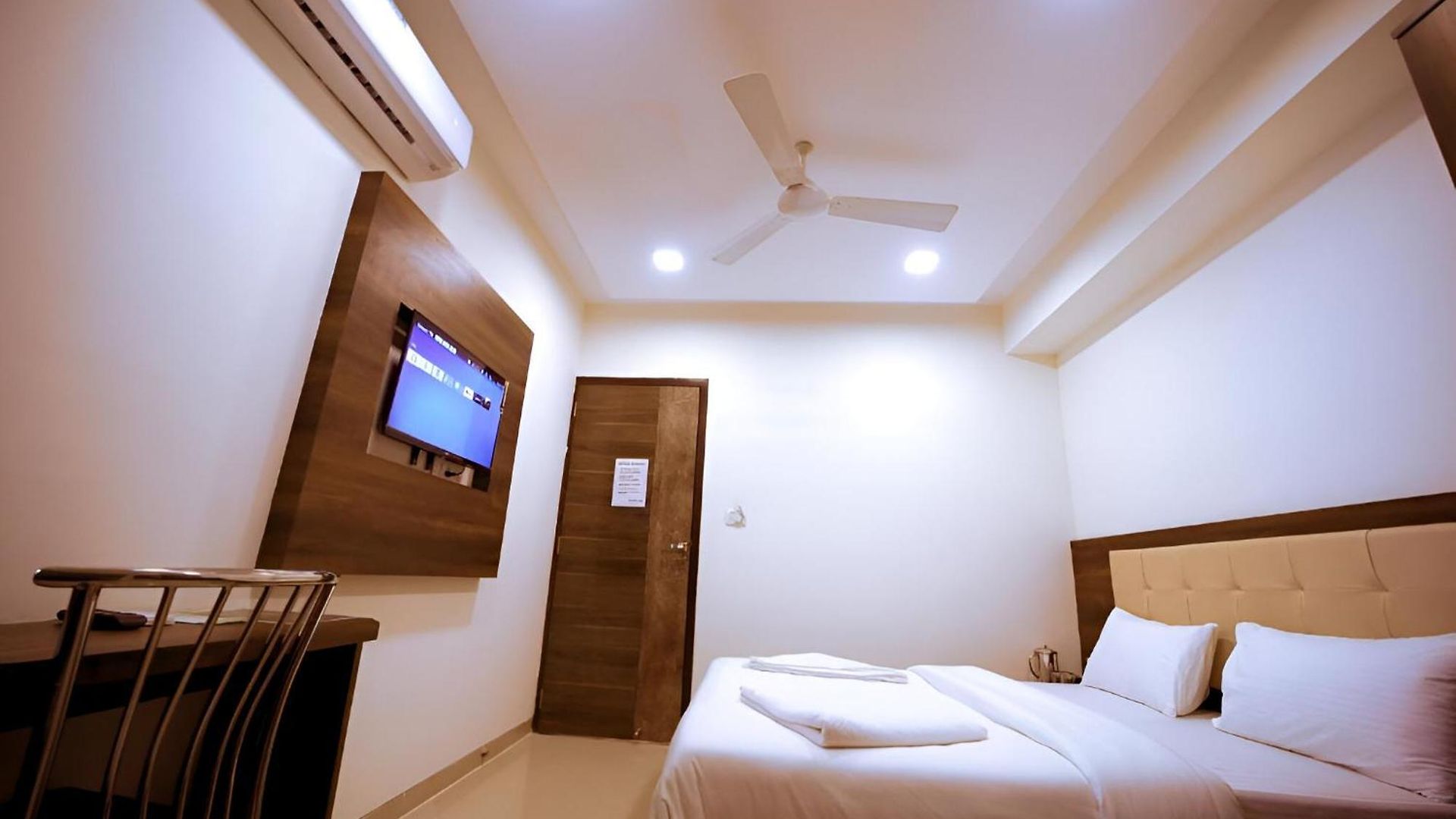 Retreats At Precious Pearl - Near International Airport ! Hotel 3*