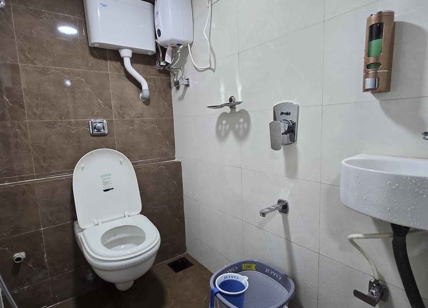 Aqua Marol Hostel